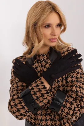 Chic Geometric Touchscreen Gloves for Stylish Connectivity