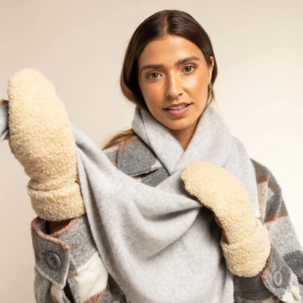 Sophia (beige) - Ultra-soft teddy mittens with warm faux fur lining